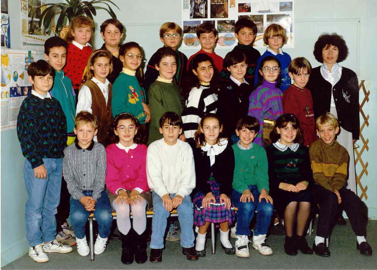 Photo de classe CM2 1990/1991 de 1990, ECOLE LES CAVAILLES - Copains d ...