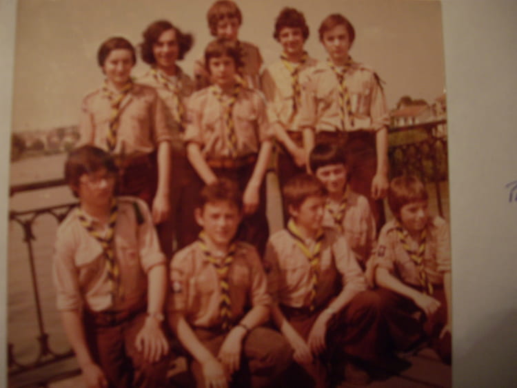 Photo de classe La troupe au complet de 1977, Scout Unitaire De France