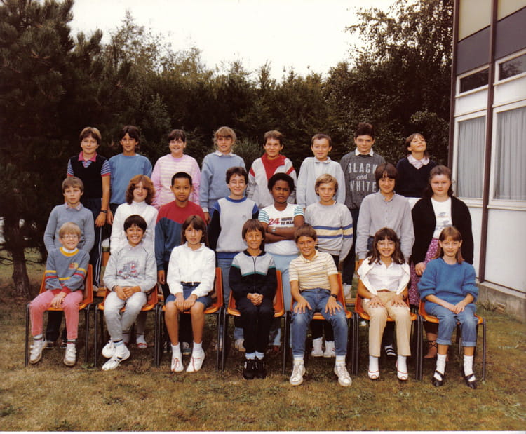 Photo de classe 5ème rubis de 1985, Collège François De Boisrobert