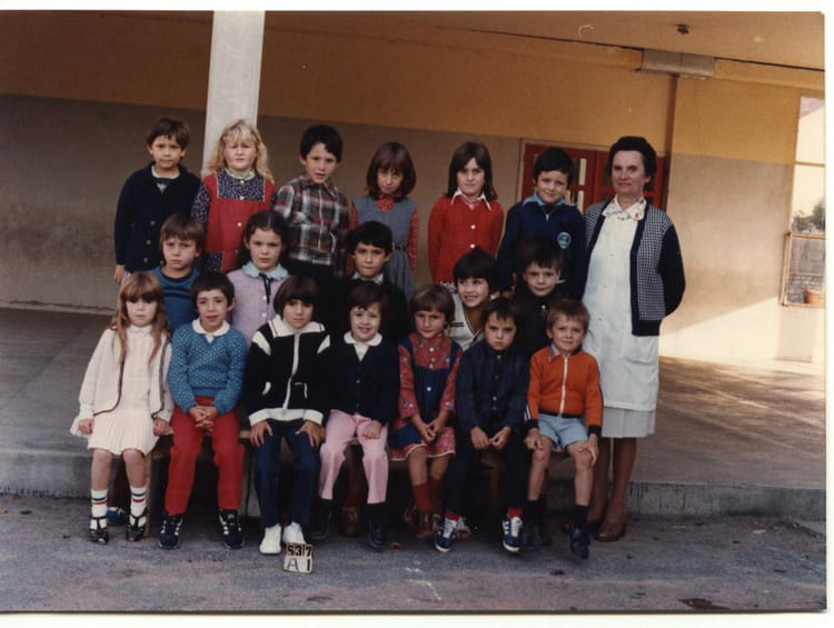 Photo de classe CP de 1981, Ecole Les Marronniers (Roumazieres Loubert