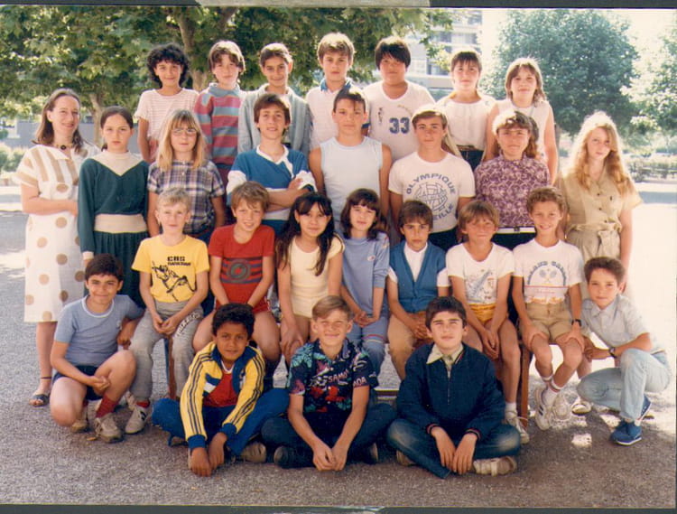 Photo de classe Cm2 de 1984, ECOLE MARIE CURIE - Copains d'avant