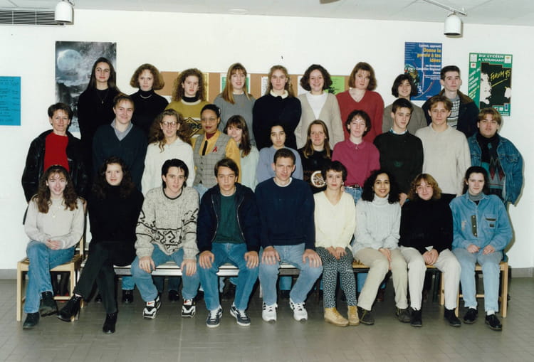 Photo de classe Terminale ES2 de 1994, Lycée Jean Calvin - Copains d'avant
