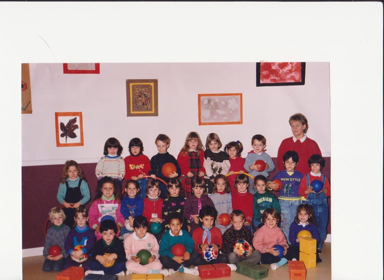 Photo de classe Classe de maternelle dernière année de 1989, Ecole Les