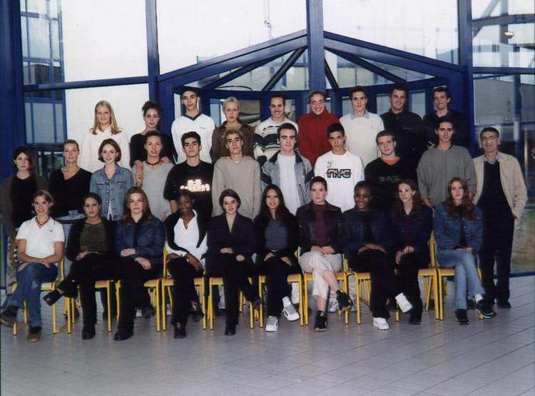 Photo de classe Terminale ES 1 2001/2002 de 2001, Lycée Jean Monnet ...
