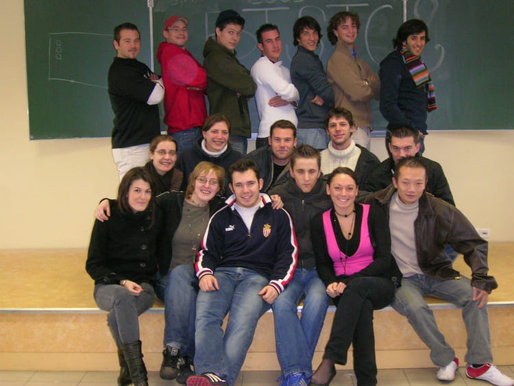 Photo de classe BTS TC2 de 2006, Lycée Jean Moulin - Copains d'avant