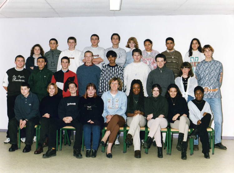 Photo de classe ACC2 de 1996, Lycée Jean Monnet - Copains d'avant