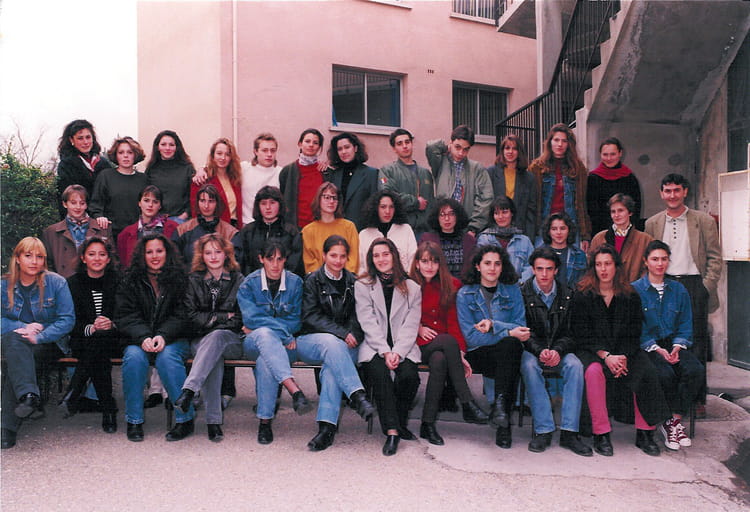 Photo de classe Terminale A2 de 1991, Lycée Emmanuel D'alzon - Copains ...