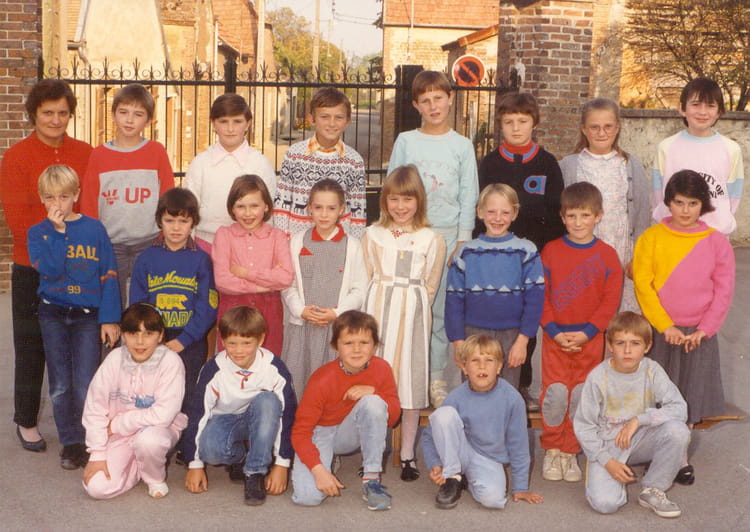 Photo de classe CM1 de 1987, Ecole Primaire (Fontaine Denis Nuisy