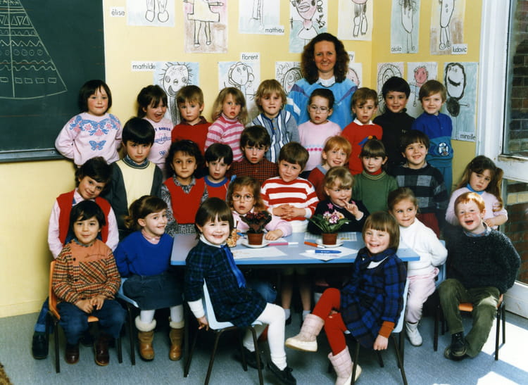Photo De Classe Maternelle De 1985 Ecole Primaire Saint Eustache La Foret Copains D Avant