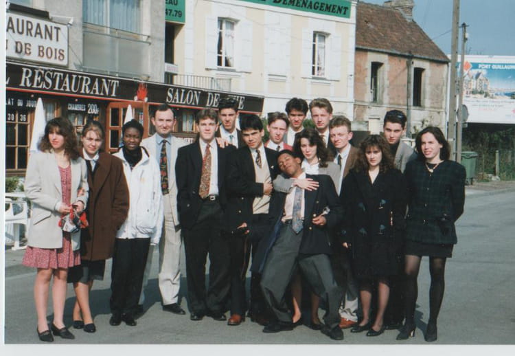 Photo de classe 1ère de 1992, SAINT PIERRE - Copains d'avant