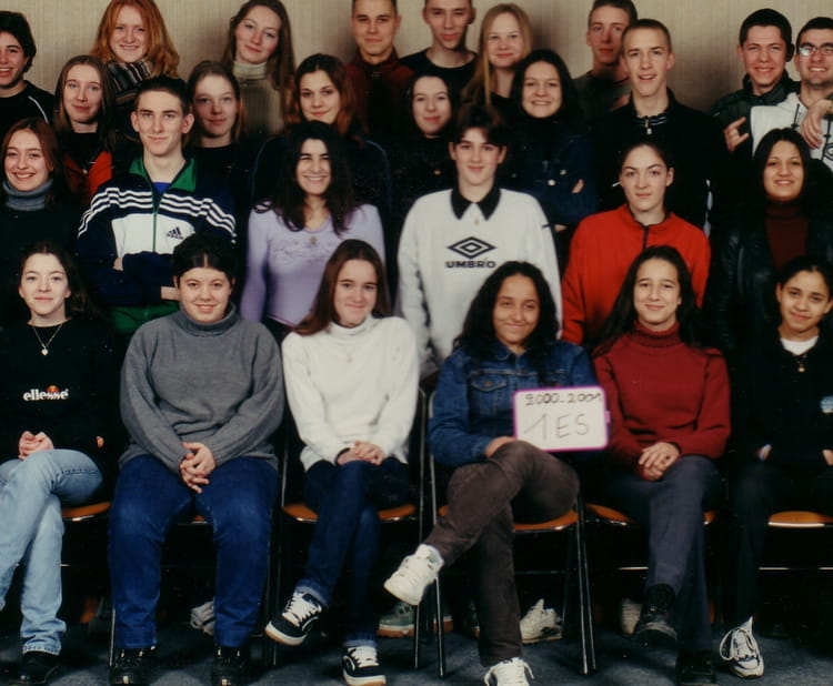 Photo de classe 1ère ES de 2000, Lycée Jean Moulin - Copains d'avant