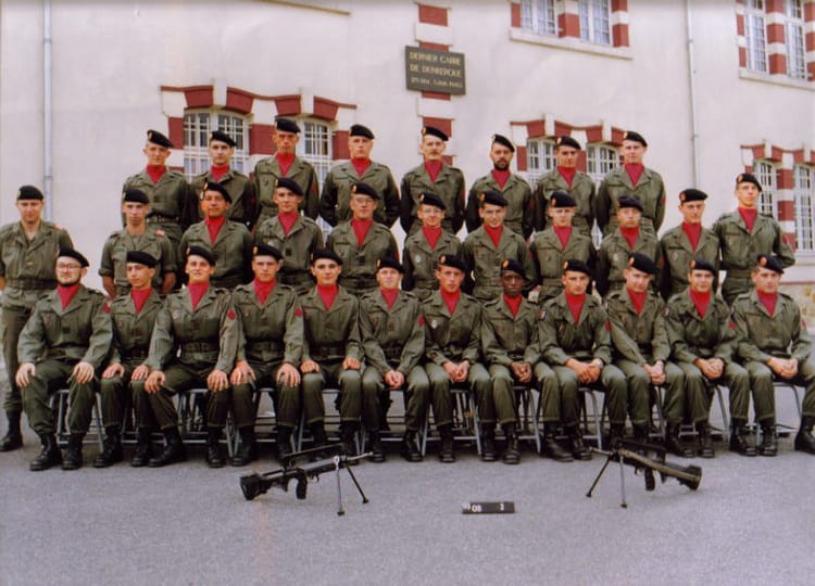 Photo de classe Les grenadiers voltigeurs de 1993, 15ème Ra (Régiment D'artillerie) Copains d Photo de classe Les grenadiers voltigeurs de 1993, 15ème Ra (Régiment D'artillerie) Copains d