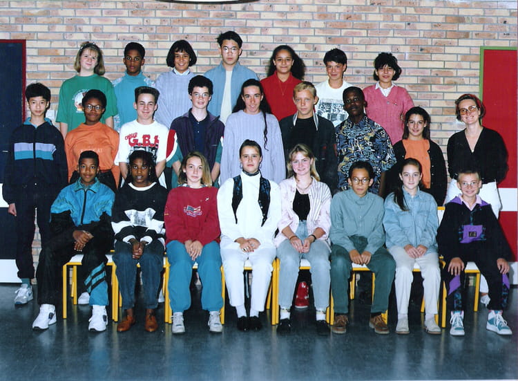 Photo de classe 3ieme C de 1993, Collège Sainteappoline Copains d'avant