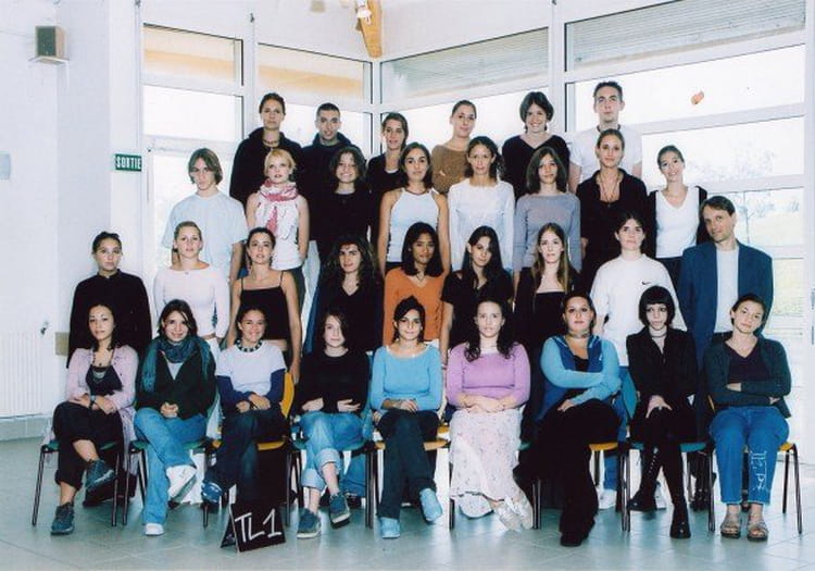 Photo de classe Terminale L1 de 2002, Lycée Duby Copains d'avant