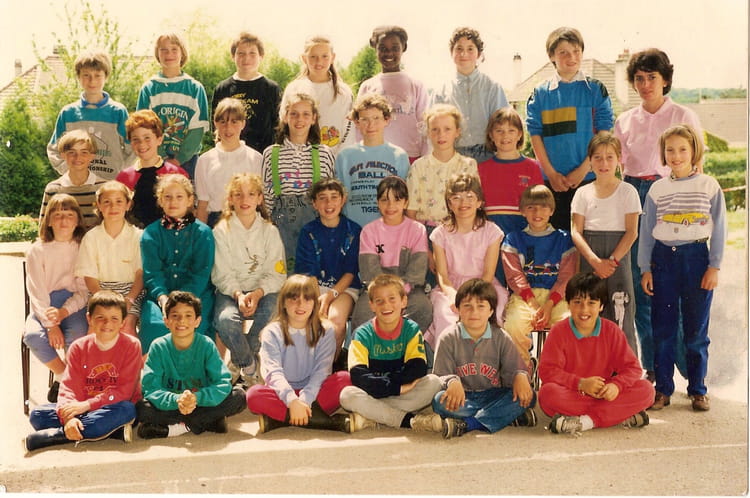 Photo de classe CM1 1987/1988 Groupe scolaire Fernand Picot de 1988