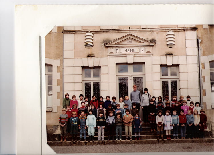 photo-de-classe-ce1-de-1982-ecole-primaire-ancy-le-franc-copains-d