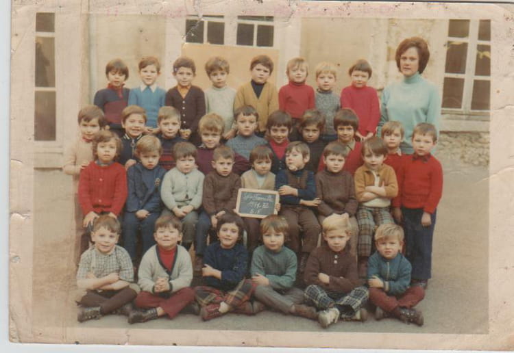 Photo de classe Section enfantine de 1970, Ecole La Sainte Famille