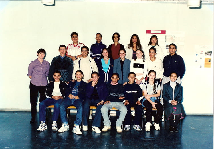 Photo de classe 3ème5 de 2000, Collège Louise Michel - Copains d'avant