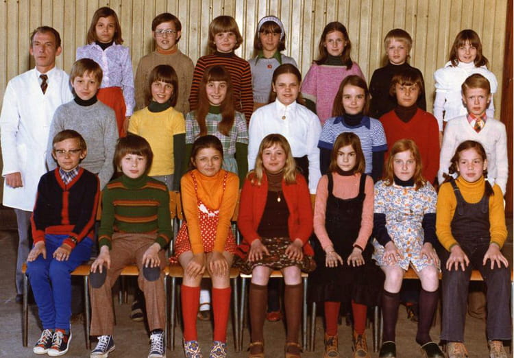 Photo de classe CM2 de 1976, ECOLE SAINT HENRI Copains d'avant Photo de classe CM2 de 1976, ECOLE SAINT HENRI Copains d'avant