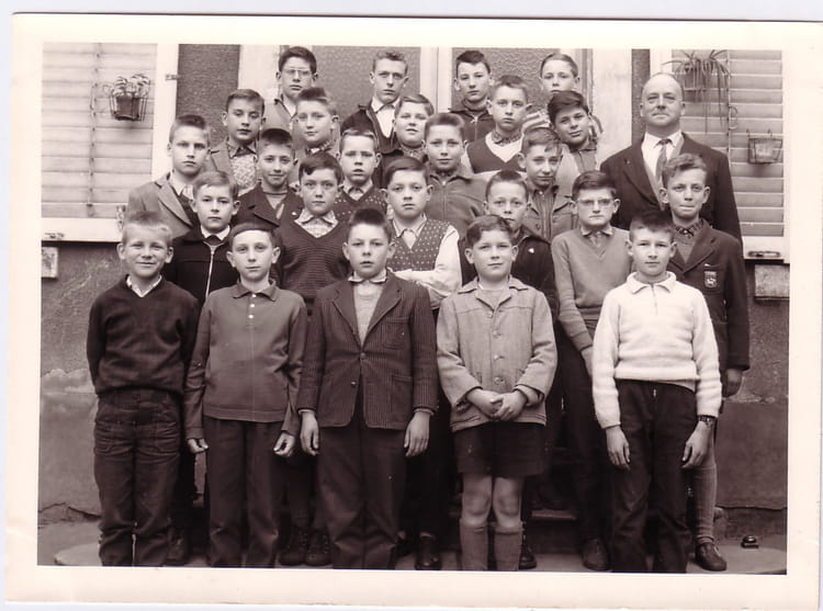 Photo de classe Ecole Ste Famille Classe de Mr MARY de 1960, Ecole La