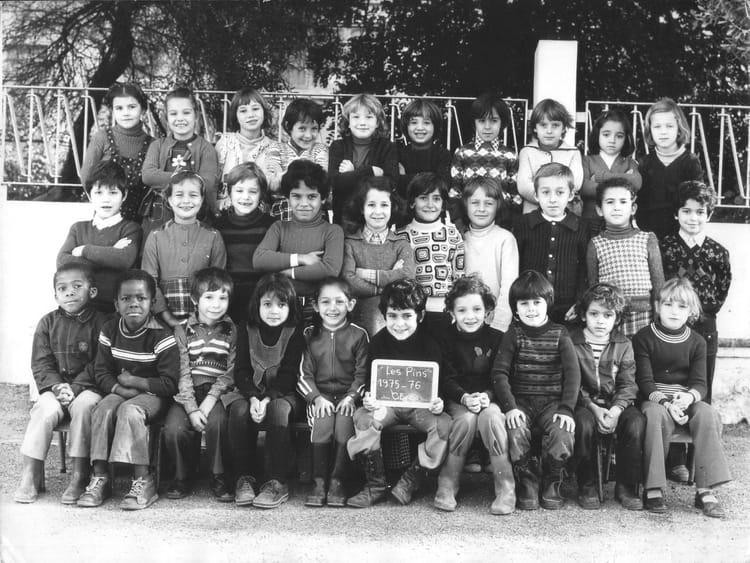 Photo de classe CE1 c de 1975, ECOLE DES PINS Copains d'avant Photo de classe CE1 c de 1975, ECOLE DES PINS Copains d'avant