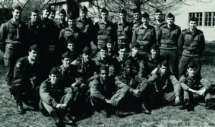 photo-de-classe-classe-militaire-85-04-de-1985-base-aerienne-136