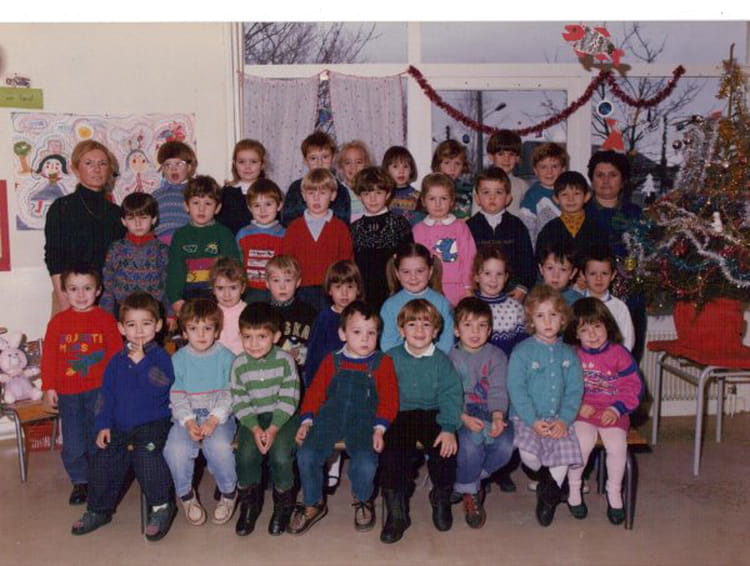 Photo de classe Petite section de 1990, ECOLE LA RIVIERE Copains d'avant