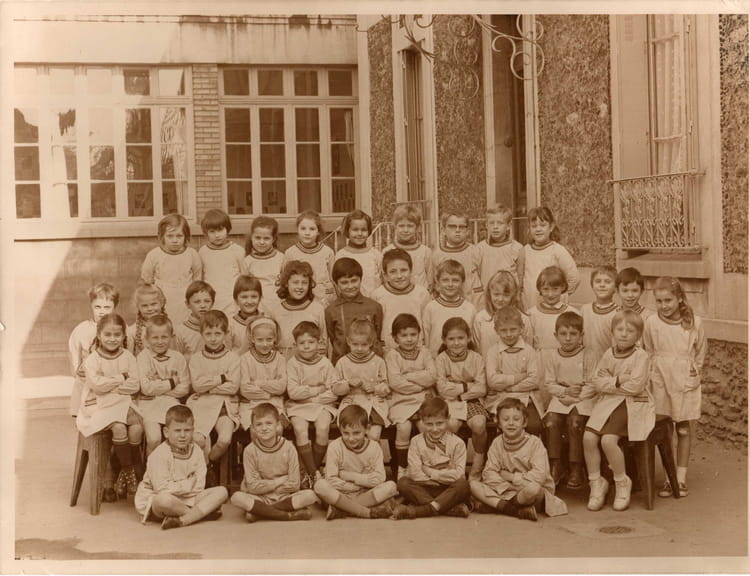 Photo de classe 2 classes ou une??? de 1968, ECOLE SAINTE MARIE ...