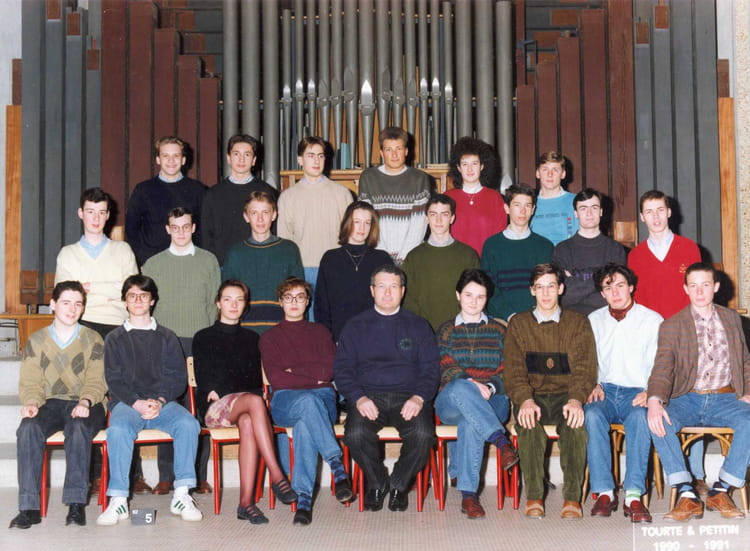 Photo de classe Terminal C5 le 10 Avril 1991 de 1991, Lycée Notredame De Stecroix Copains d
