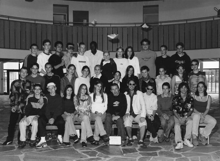 Photo de classe Terminale S 2 de 2004, Lycée Jean Macé - Copains d'avant