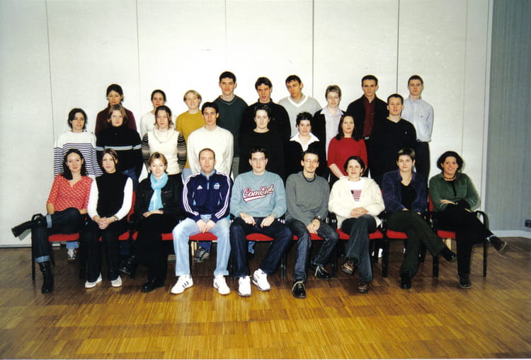 Photo de classe BTS 1 Action Co de 2001, Lycée Lavoisier - Copains d'avant