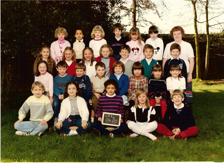 Photo de classe CE1 A de 1984, ECOLE SAINTE MARIE - Copains d'avant