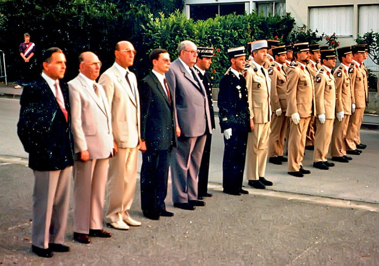 Photo de classe Cérémonie au 4°RA de 1981, 4eme R.a (Regiment D ...