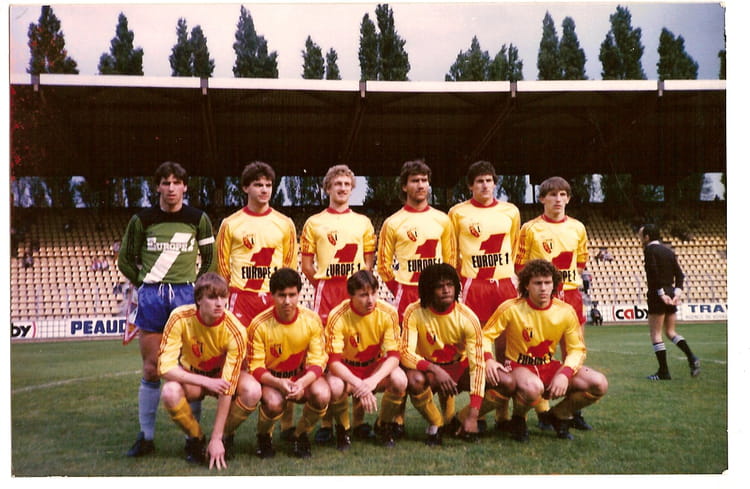 poster / page football équipe RACING CLUB DE LENS 1983/84 coupe UEFA
