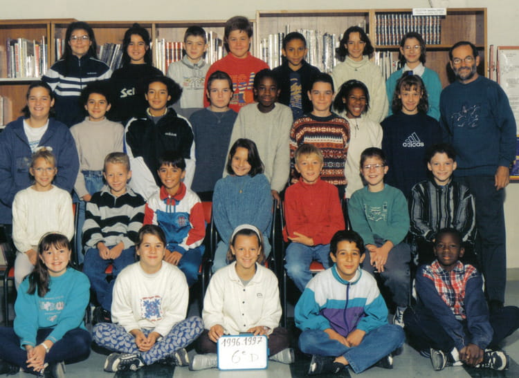 Photo De Classe Sixi me D De 1996 Coll ge Mathurin R gnier Copains D Photo de classe sixi me d de 1996 coll ge mathurin r gnier copains d