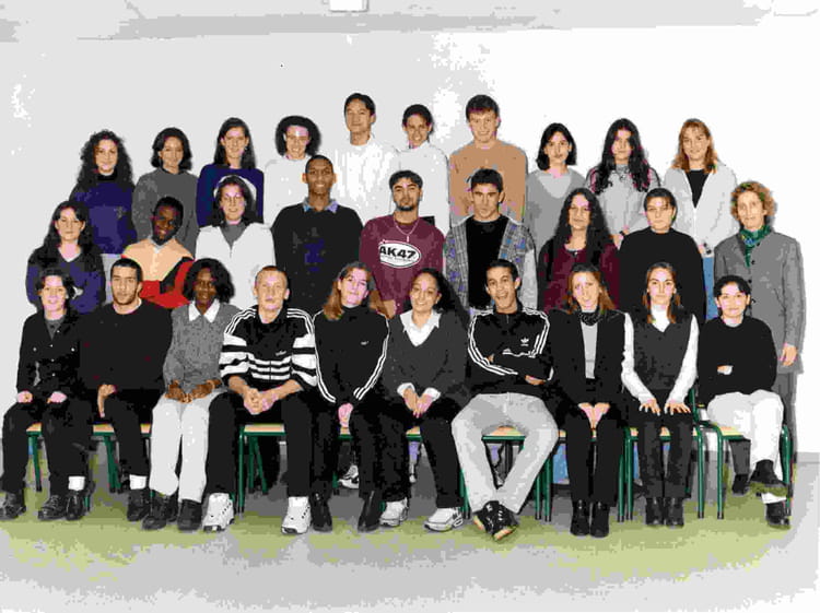 Photo de classe 1 ere ES 1 de 1996, Lycée Jean Monnet - Copains d'avant