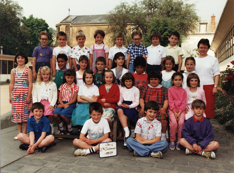 Photo de classe CE1 L de 1989, Ecole Sainte Suzanne (Orsay) Copains d