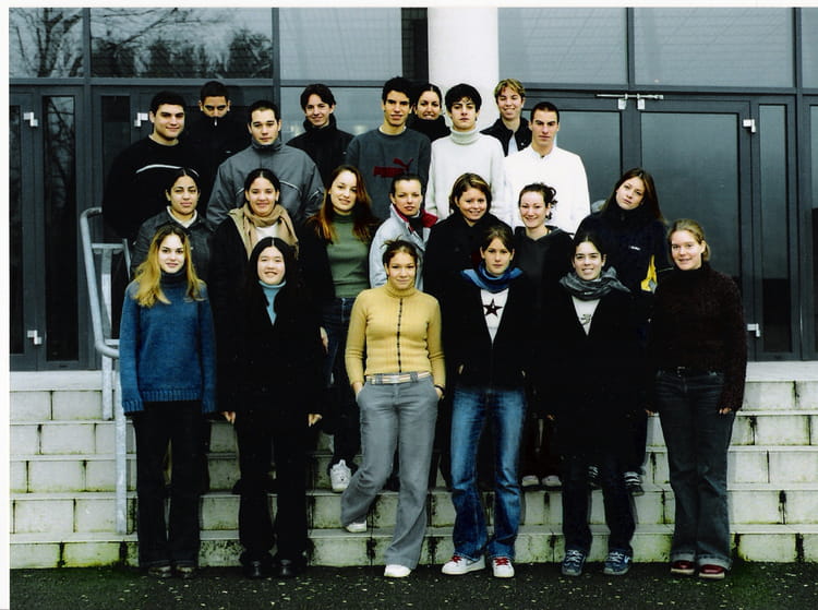 Photo de classe TES2 de 2003, Lycée Guillaume Fichet Copains d'avant