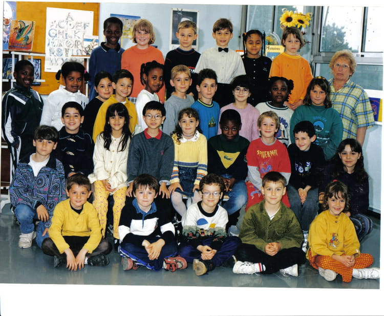 Photo de classe CE1 de 1998, ECOLE EUGENIE COTTON Copains d'avant Photo de classe CE1 de 1998, ECOLE EUGENIE COTTON Copains d'avant