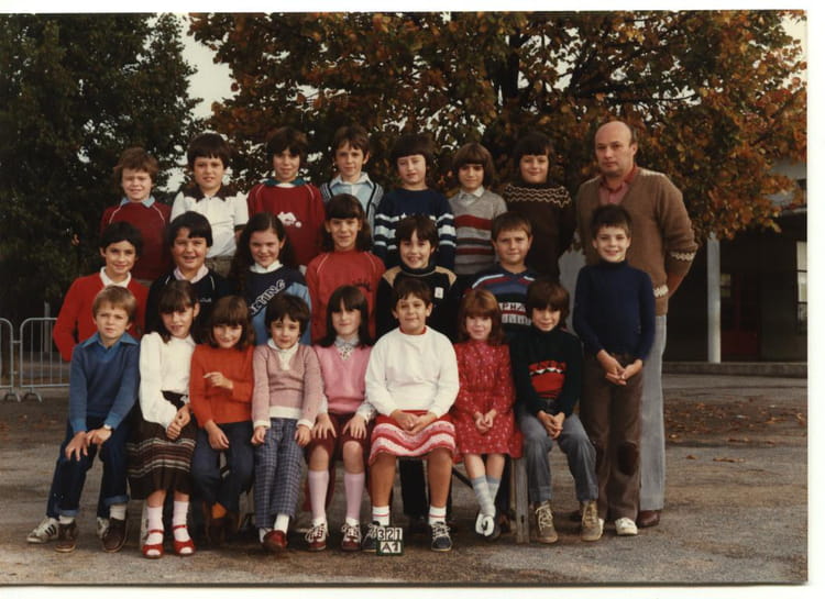Photo de classe CE2 de 1983, Ecole Les Marronniers (Roumazieres Loubert