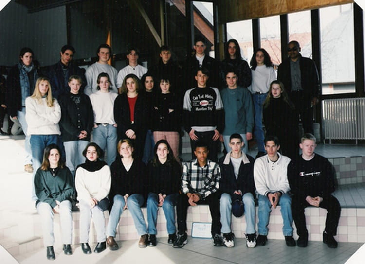 Photo de classe 1ére STT de 1997, Lycée Jean Monnet - Copains d'avant