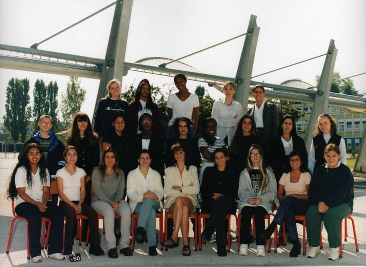 Photo de classe Terminal CAS de 1998, Lycée Eugène Delacroix Copains