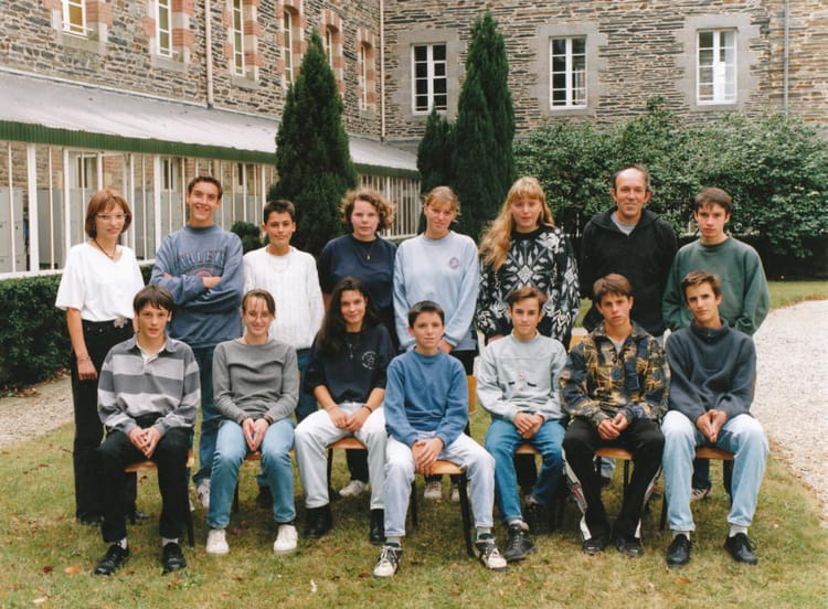 Photo de classe 3ème de 1995, Collège Saintecroix Copains d'avant