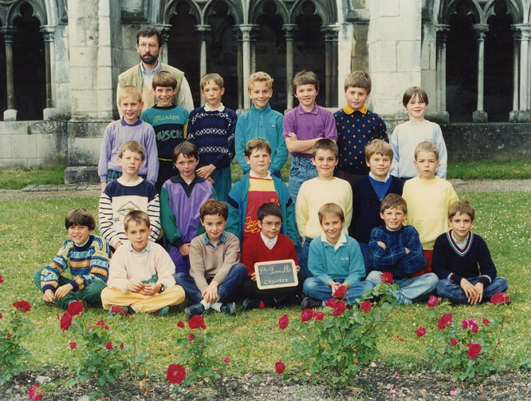Photo de classe CM1 de 1988, Ecole La Sainte Famille (Toul) Copains d