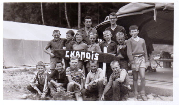 photo-de-classe-colonie-de-vacances-aiglemont-de-1963-colonie-de