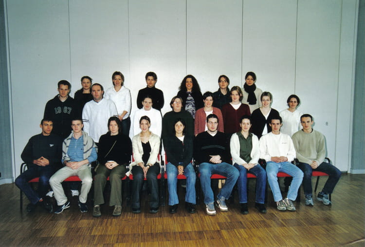 Photo de classe BTS 2 Action Co de 2002, Lycée Lavoisier - Copains d'avant
