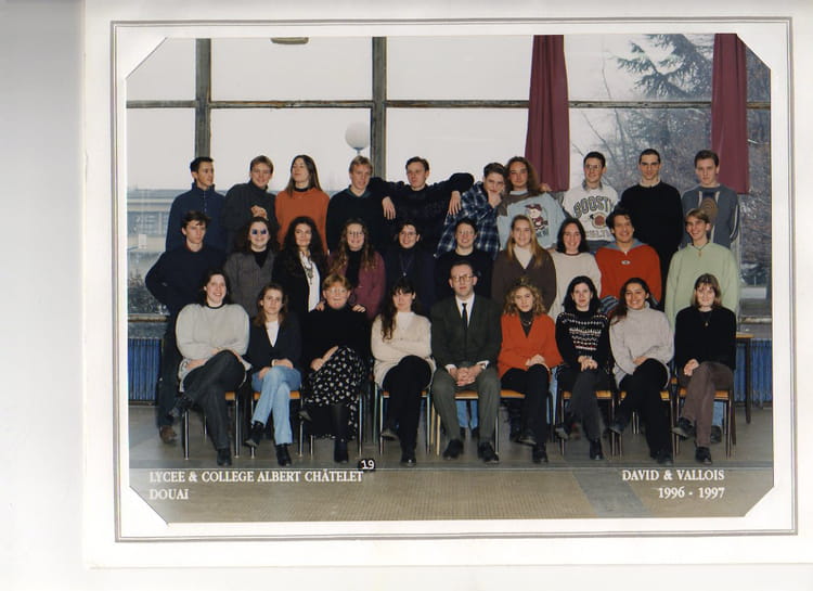 Photo de classe TES2 de 1996, Lycée Albert Châtelet Copains d'avant Photo de classe TES2 de 1996, Lycée Albert Châtelet Copains d'avant
