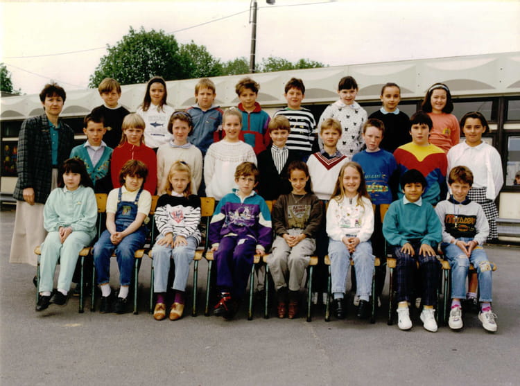 Photo de classe Cm1 de 1990, Ecole Sainte Therese (Vimy) Copains d'avant