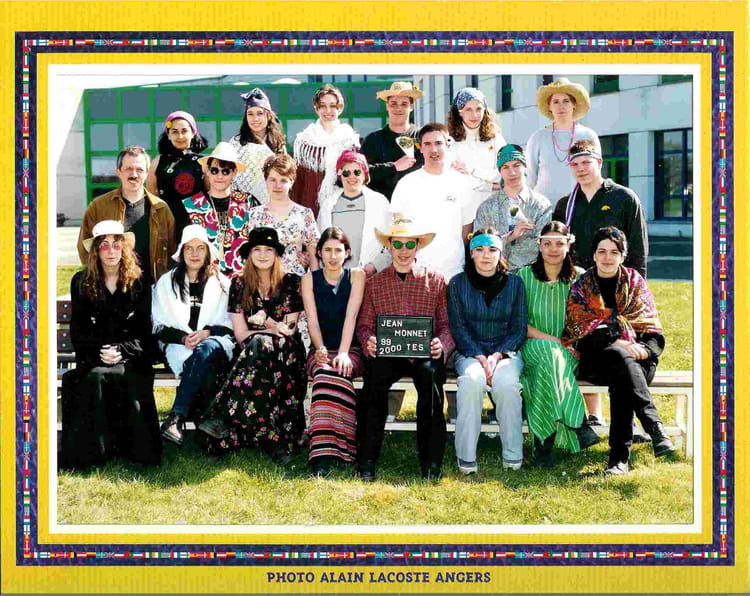 Photo de classe Terminale ES de 2000, Lycée Jean Monnet - Copains d'avant