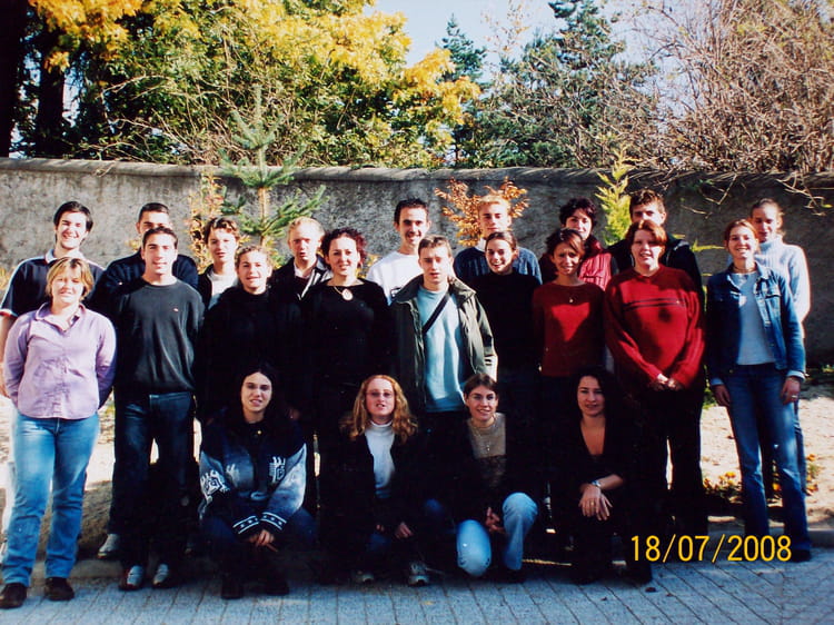 Photo de classe BTS Action Co 2ème année de 2002, Lycée Privé Anne ...